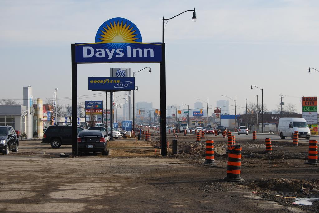 Days Inn By Wyndham Brampton Eksteriør bilde